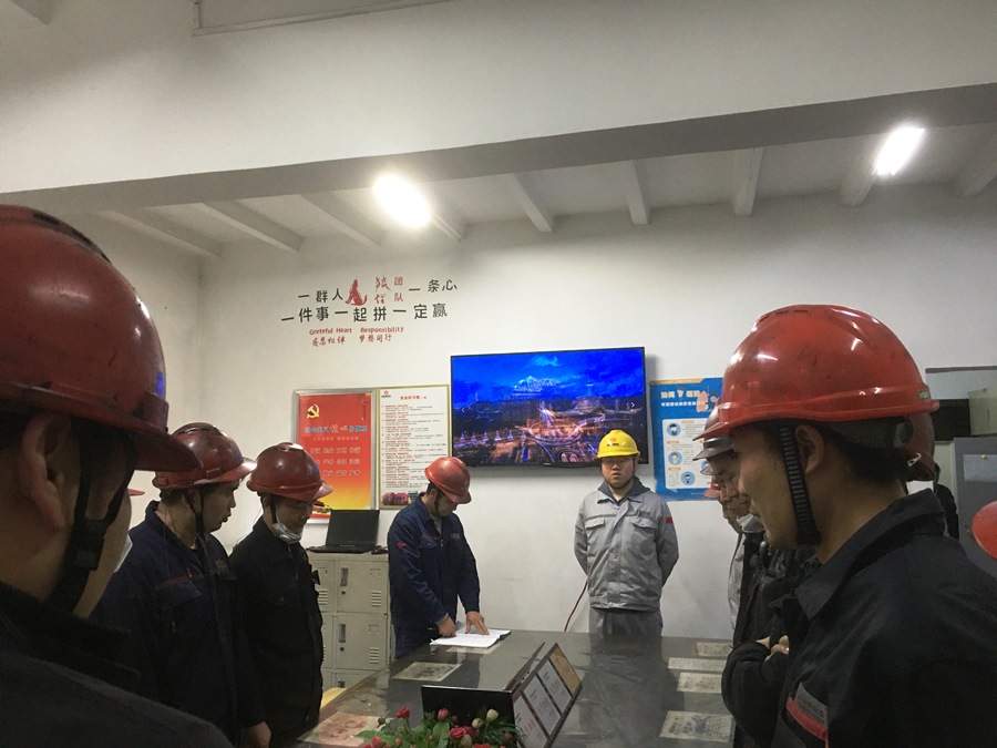 彭海班前会贯宣质量好习惯.jpg